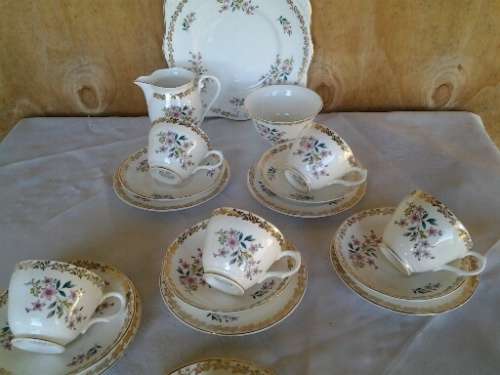 Stunning vintage Royal Grafton porcelain tea set