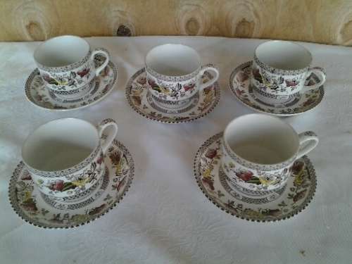 Midwinter lot of five vintage porcelain coffee /tea cups and saucers