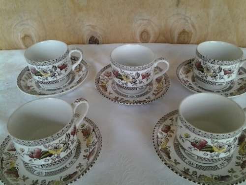 Midwinter lot of five vintage porcelain coffee /tea cups and saucers