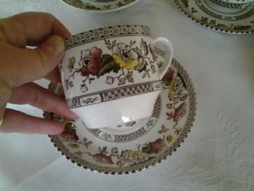 Midwinter lot of five vintage porcelain coffee /tea cups and saucers