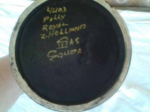 A nice collectable Gouda porcealin vase
