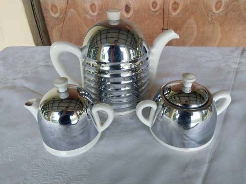Three peace ever hot tea set