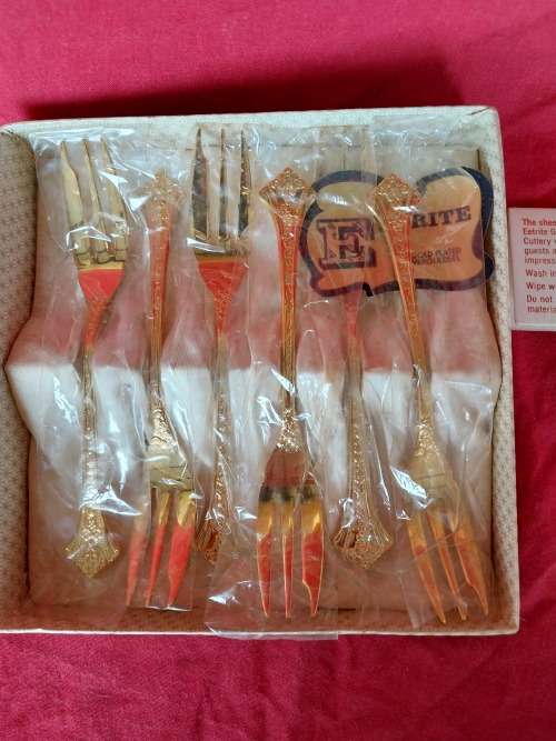 Boxed gold plated Eerite cake forks