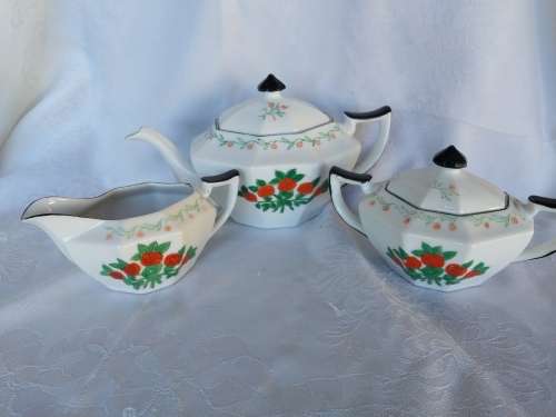 Vintage five roses tea pot and milk and sugar set