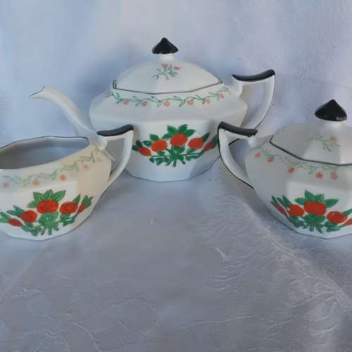 Vintage five roses tea pot and milk and sugar set