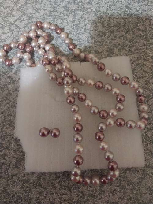 Stunning pink long pearl necklace with earrings