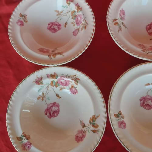 Four pretty Johnson pudding procelain bowls