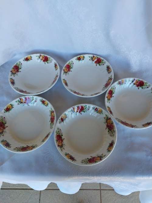 Five pretty Ashley soup bowls