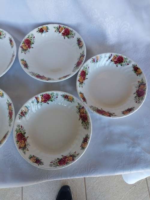 Five pretty Ashley soup bowls