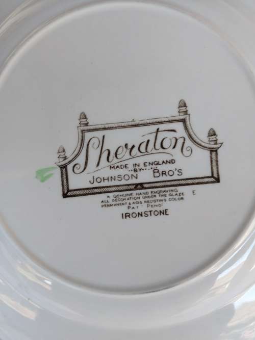 Set of six pretty Sheraton by Johnson Brothers dinner plates