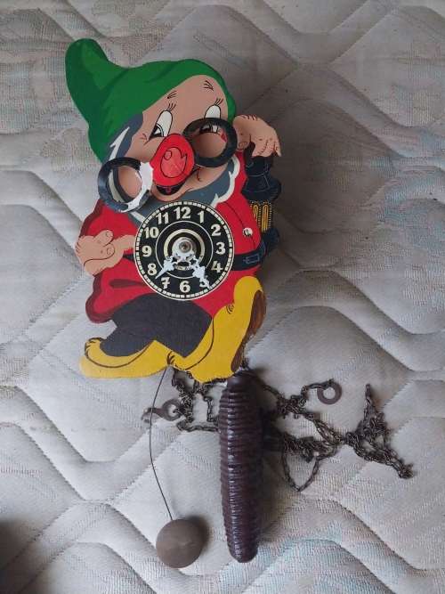 Collectable drawf ccockoo clock in need of tlc