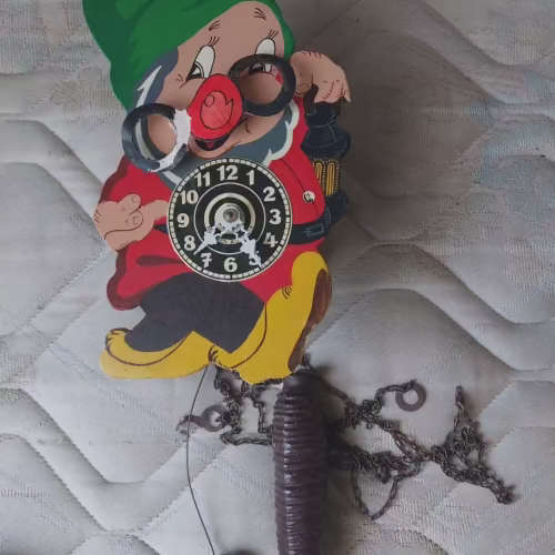 Collectable drawf ccockoo clock in need of tlc