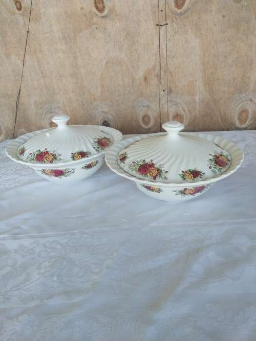 A pair of Ashley veggie procelain dishes