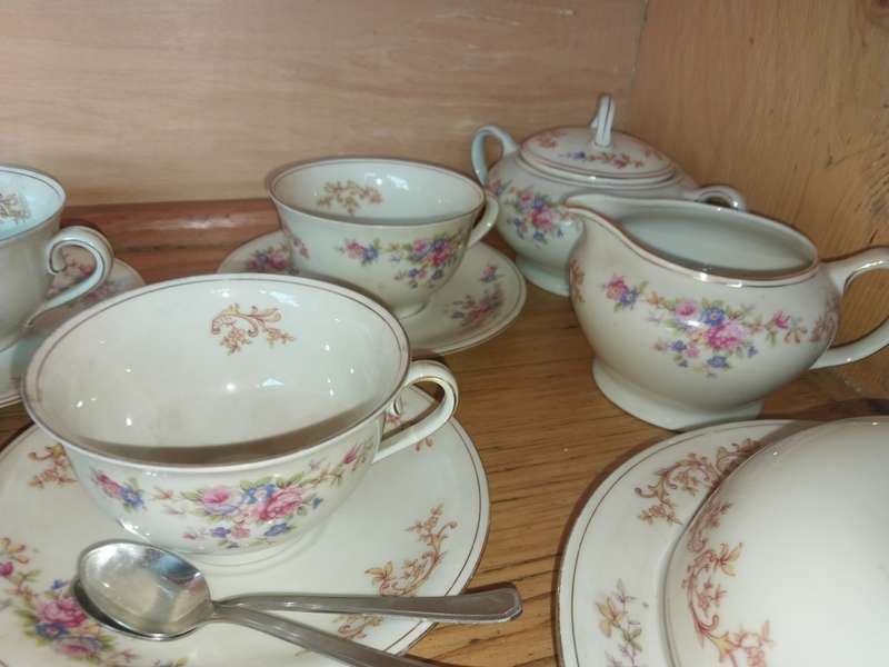 Part vintage porcelain barvain tea set