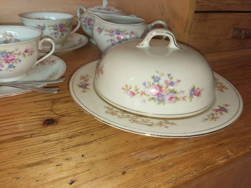 Part vintage porcelain barvain tea set