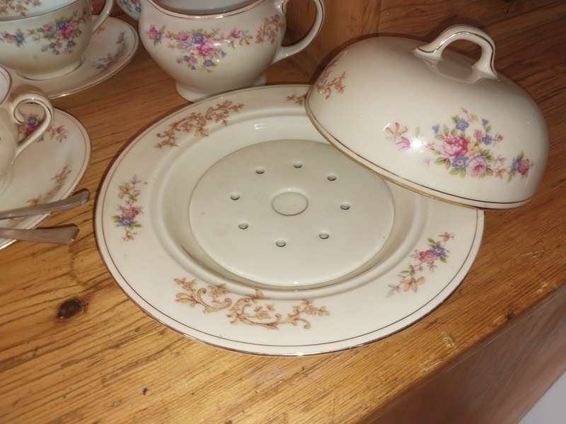 Part vintage porcelain barvain tea set