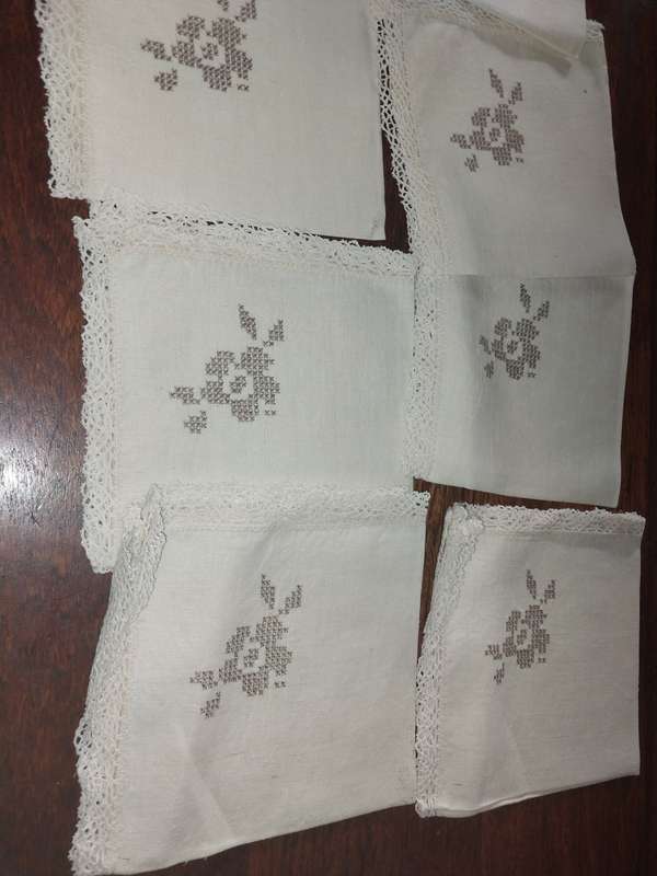 Eight table napkins