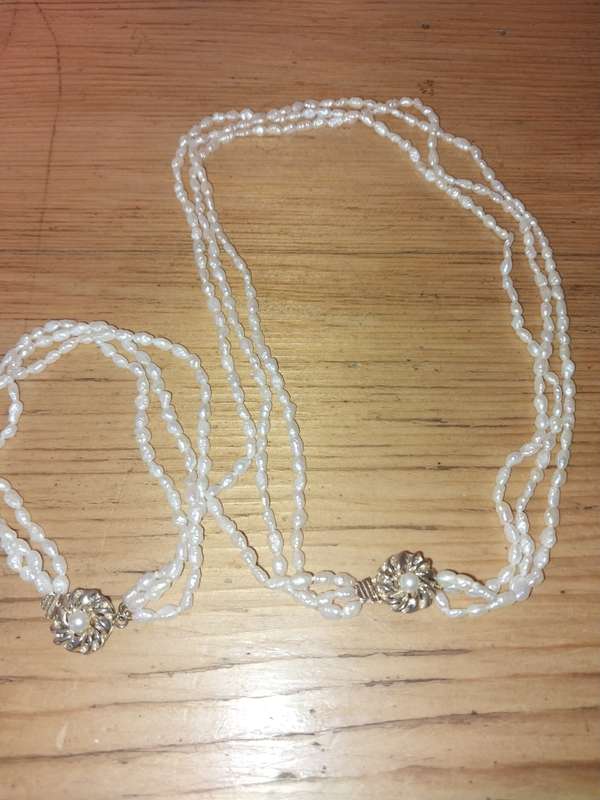 Seeded pearl necklace and bangle set