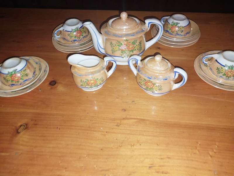 Collectable part procelain doll set