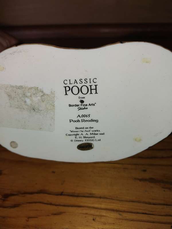 Collectable pooh bear reading ornament