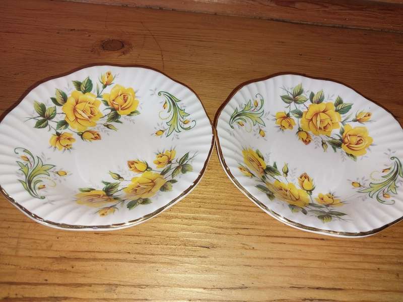 A pair of Elizabethan floarl pin dishes
