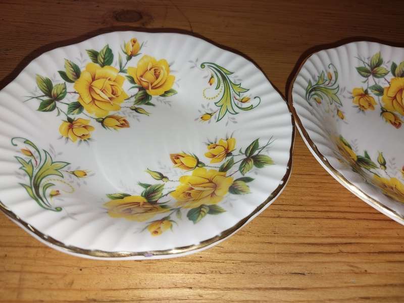 A pair of Elizabethan floarl pin dishes
