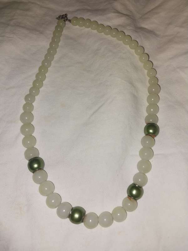 Stunning jade light beaded necklace