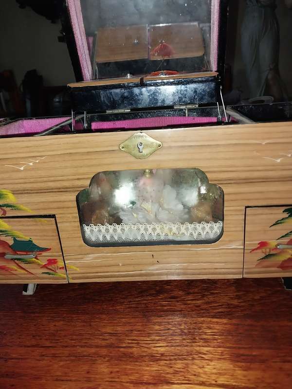 Stunning oriental wooden jewelry box