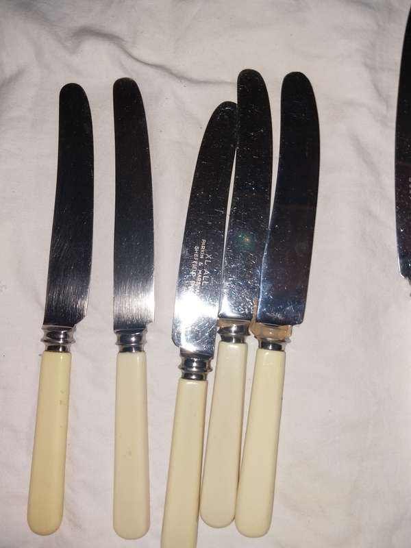 Six barkerlite butter knifes