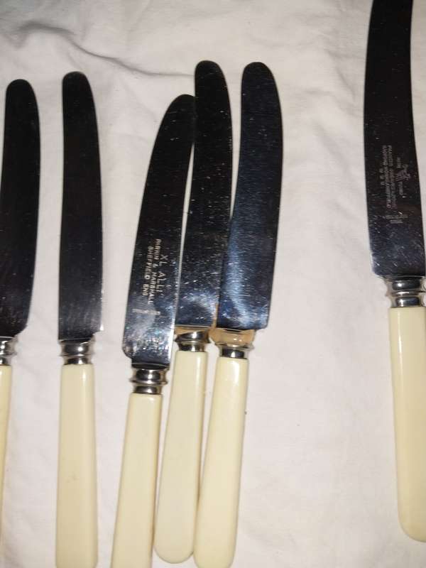 Six barkerlite butter knifes