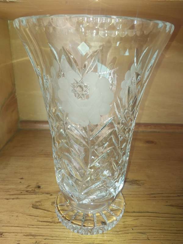 Stunning large rose cut crystal vase