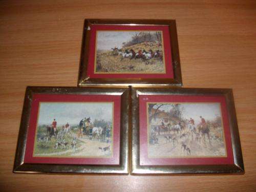 Small pictures of hunting scenes