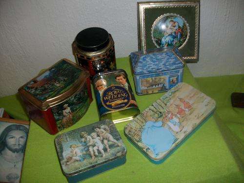 hole lot of assorted collectable tins