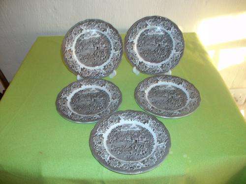 Nice collectable set of five scenes plates