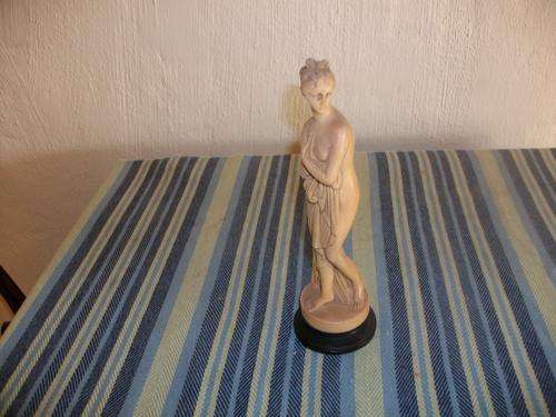 Lovely lady resin figurine (no2)