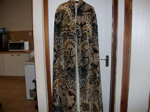 very nice long sleeveless coat made out velvet vintage ...??
