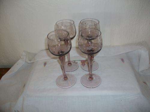 Very nice set of four wine glasses