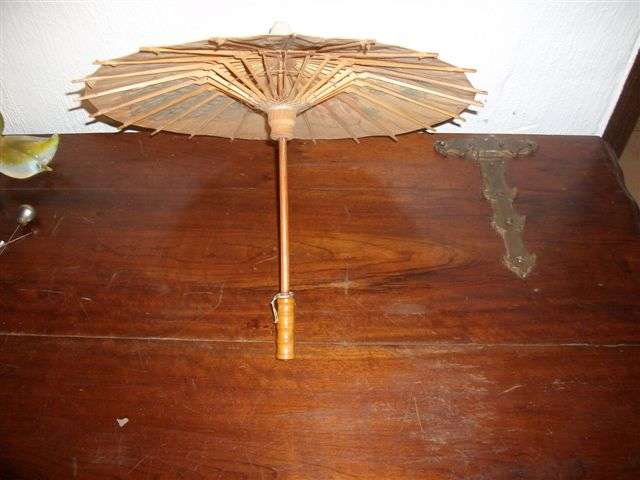 Nice oriental chiense style vintage umbrella