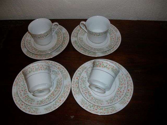 Pretty set of four trio's tea cups