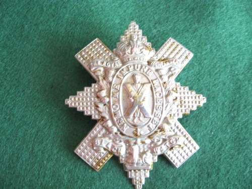 Royal Highlanders, Black Watch WM KC cap badge with scrolls