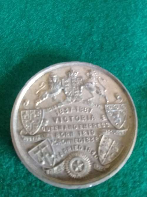 Queen Victoria Golden Jubilee Medallion by L. Courlander of Croydon in screw top box