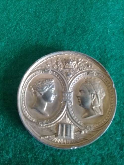 Queen Victoria Golden Jubilee Medallion by L. Courlander of Croydon in screw top box