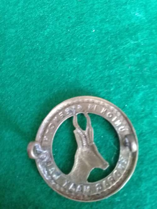 WWII South African General Service brass cap badge O1457 worn 1940 - 45