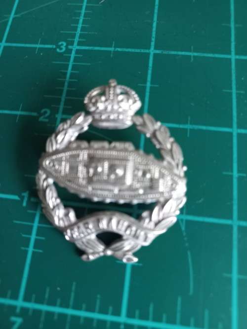 Royal Tank Regiment WM KC beret badge