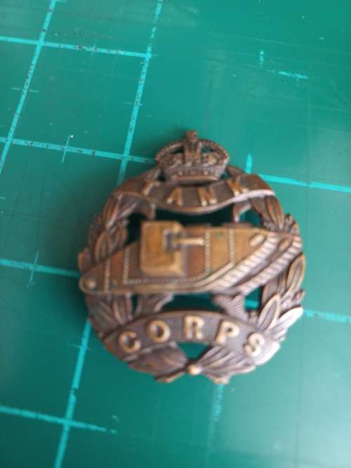 WWI British Tank Corps bronze Officer`s badge with blades, JR Gaunt London, scarce