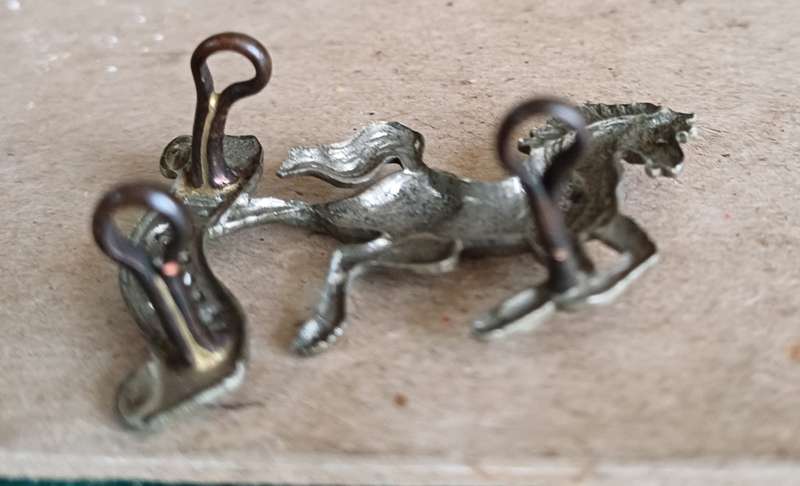 British, Dartford Grammar School Cadet WM cap badge, 3 long lugs, scarce