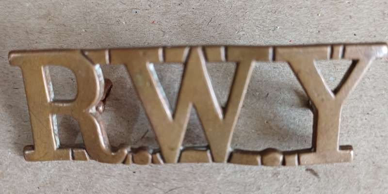 British Army, Royal Wiltshire Yeomanry large and normal brass titles