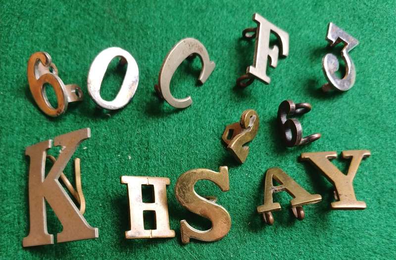 Selection of 12 brass & WM numbers and letters