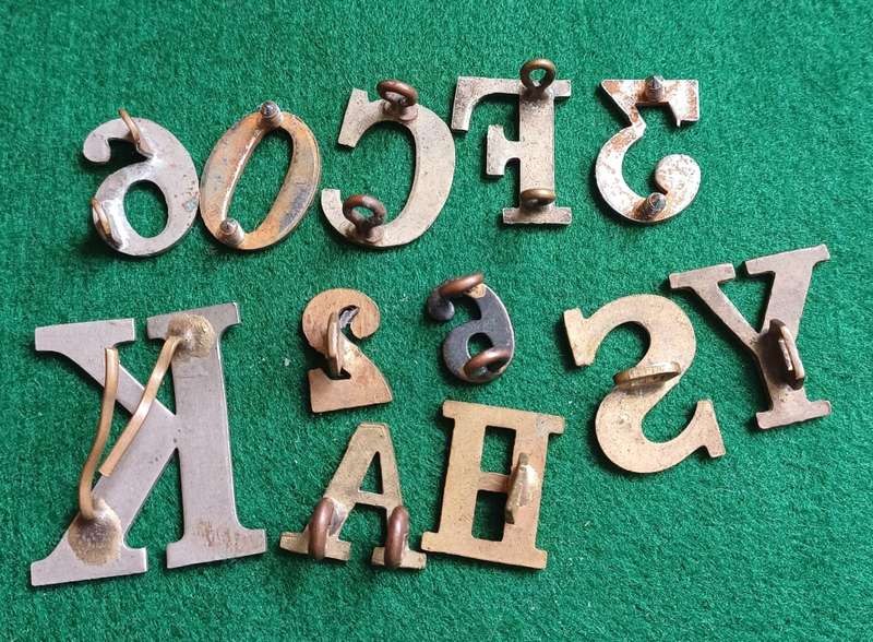 Selection of 12 brass & WM numbers and letters