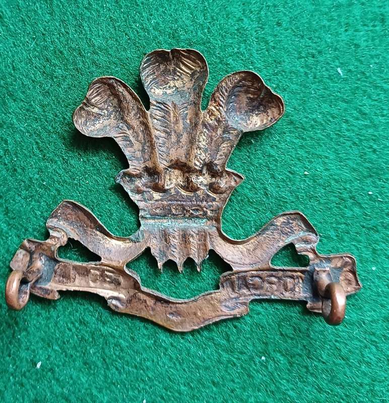 British Army Glamorgan Yeomanry brass cap badge with lugs